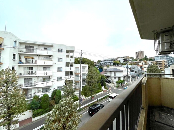 物件内観写真16　(室内からの展望)