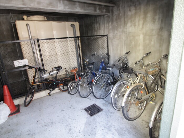 物件外観写真5　(駐輪場)