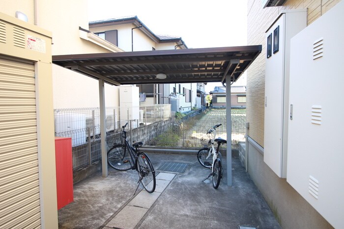 物件外観写真2　(駐輪場)