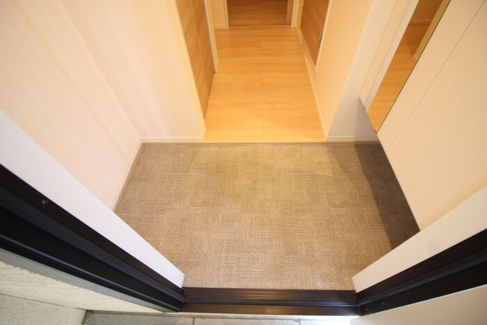 物件内観写真12　(玄関)