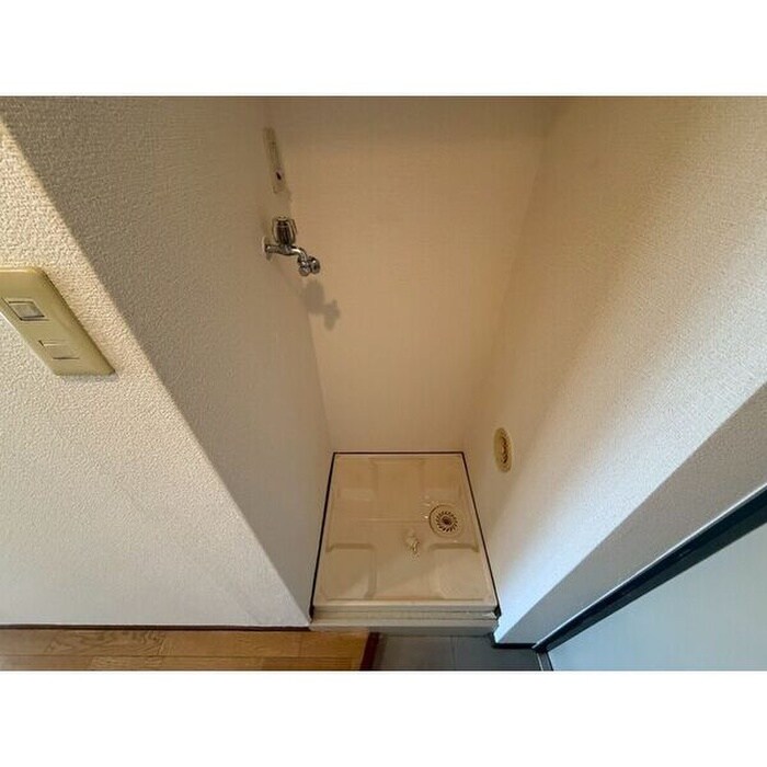 物件内観写真14　(洗濯機置場)