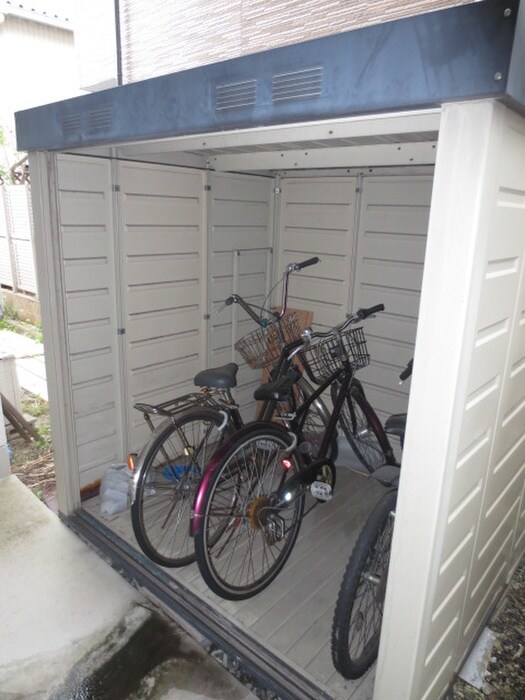 物件外観写真4　(駐輪場)