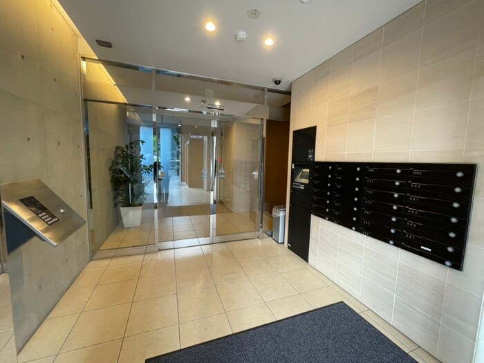 物件外観写真5　(エントランス部分)