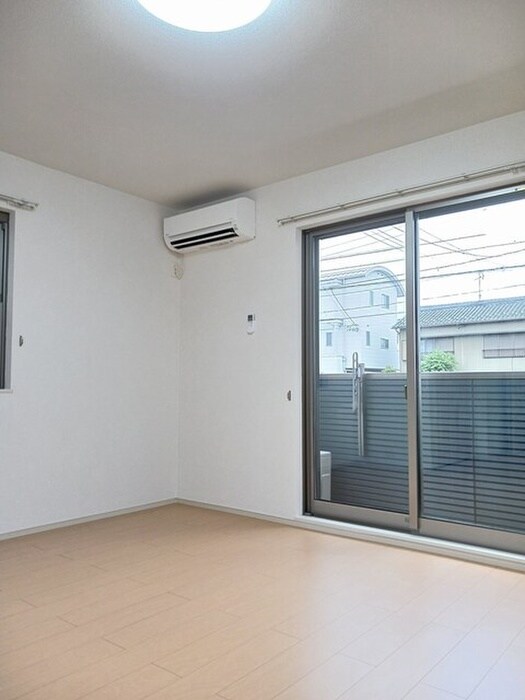 物件内観写真4　(居室)