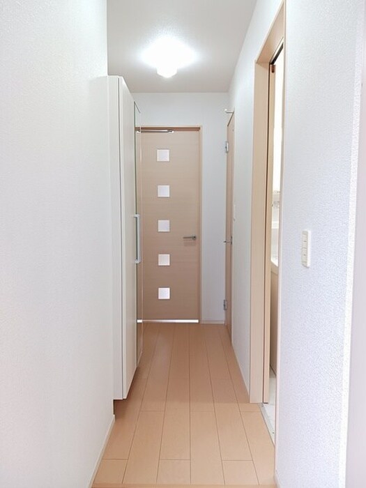 物件内観写真10　(廊下)