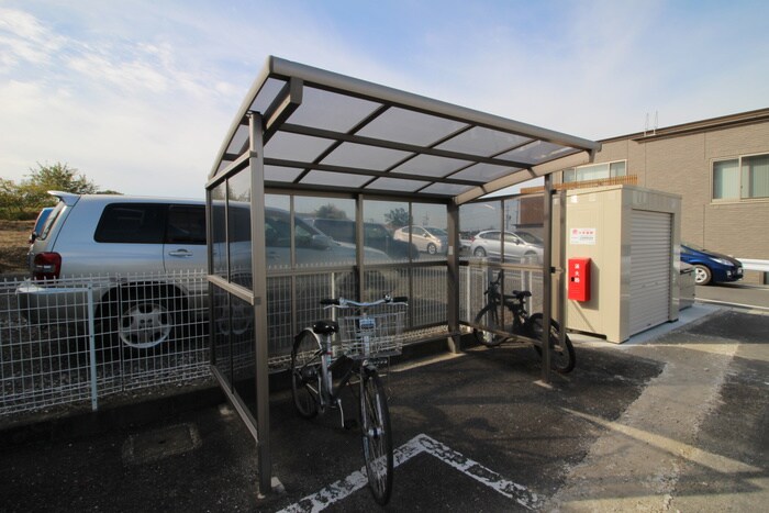 物件外観写真4　(駐輪場)