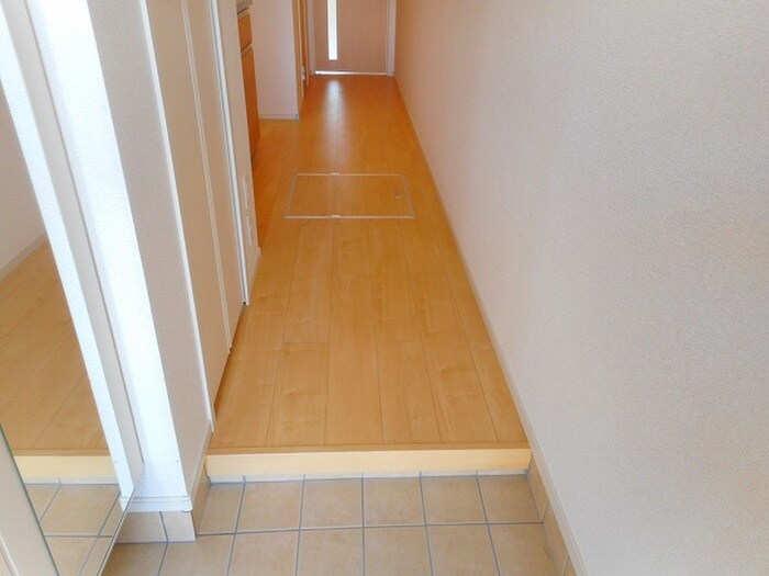 物件内観写真11　(玄関)