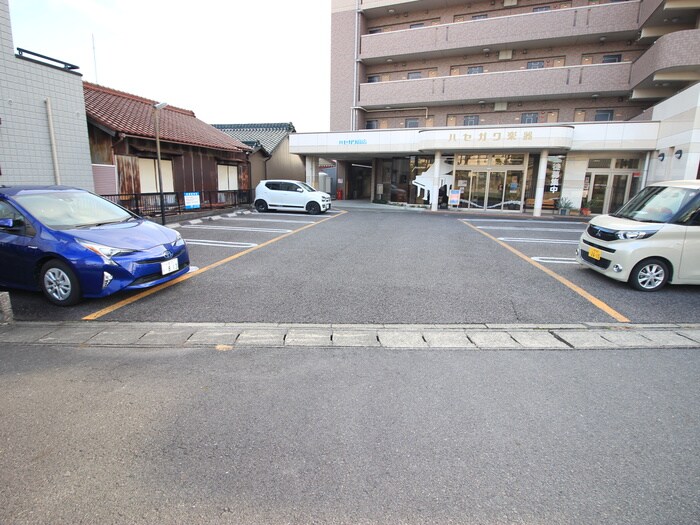 物件外観写真4　(駐車場)