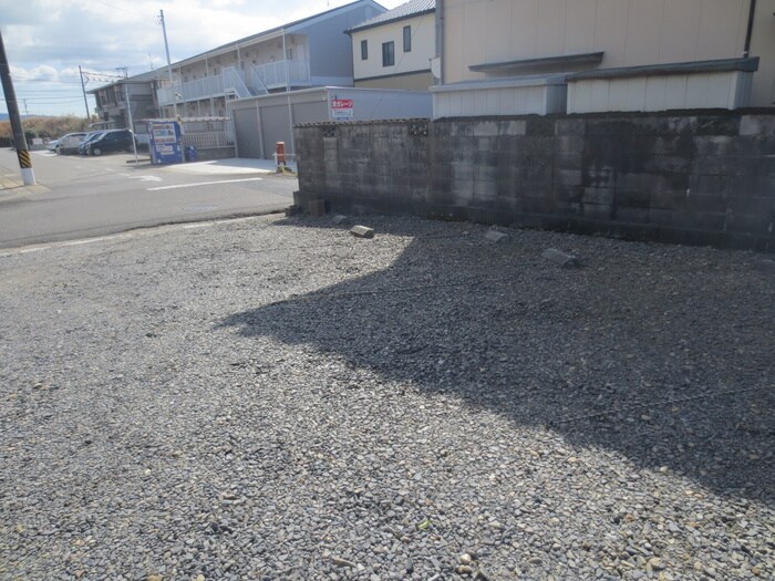 物件外観写真3　(駐車場)