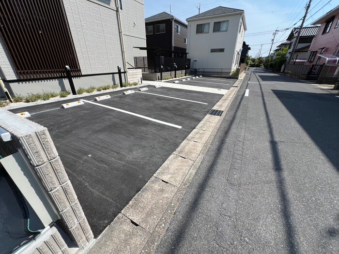 サンヒルズ三好ヶ丘の駐車場