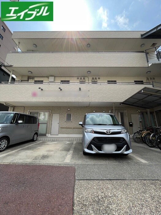 物件外観写真2　(駐車場)