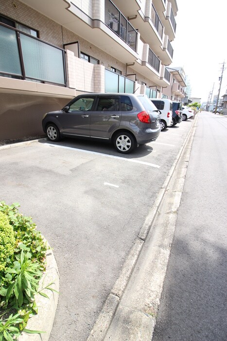 物件外観写真2　(駐車場)