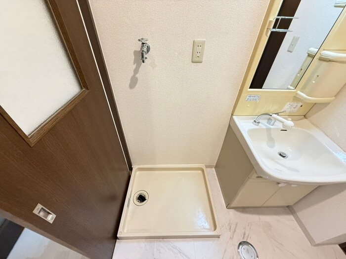 物件内観写真15　(洗濯機置場)