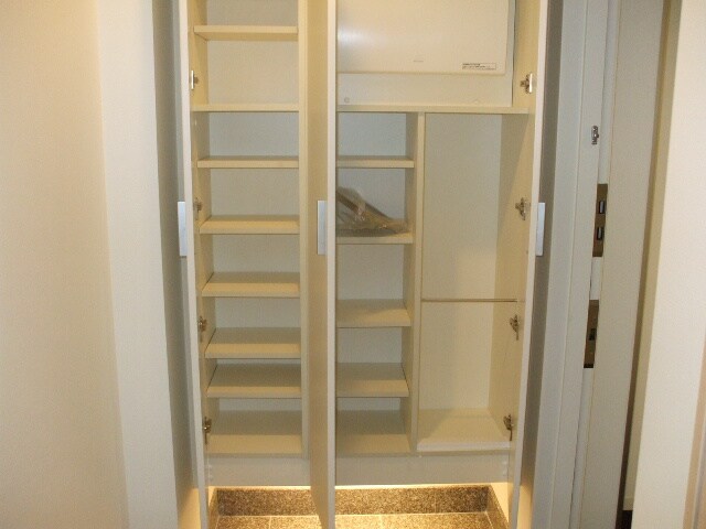 物件内観写真15　(収納)