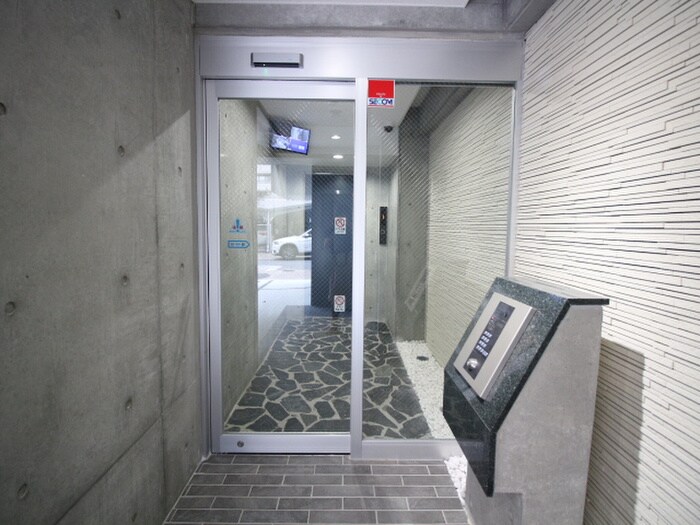 物件外観写真4　(エントランス部分)