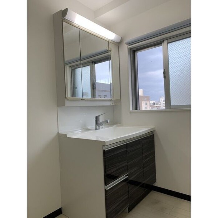 物件内観写真12　(洗面)