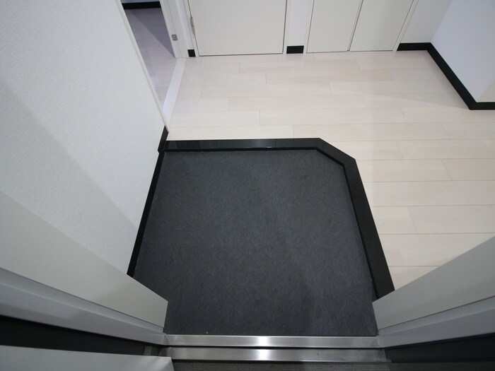 物件内観写真13　(玄関)