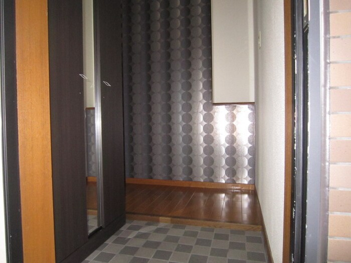 物件内観写真7　(玄関)