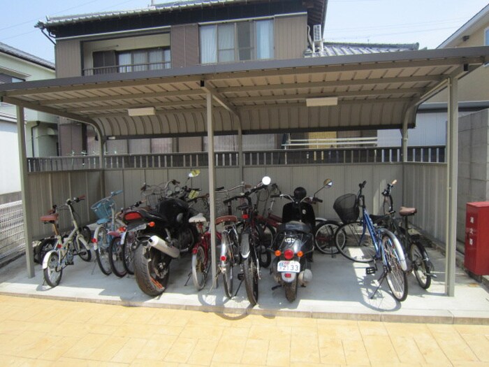 物件外観写真2　(駐輪場)