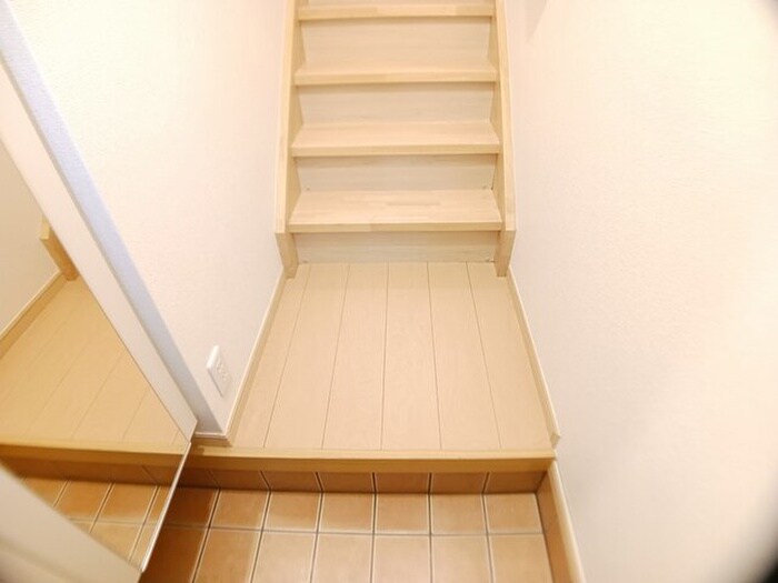 物件内観写真12　(玄関)