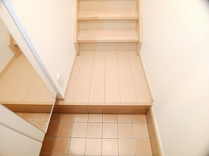 物件内観写真13　(玄関)