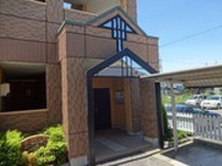 物件外観写真4　(エントランス部分)