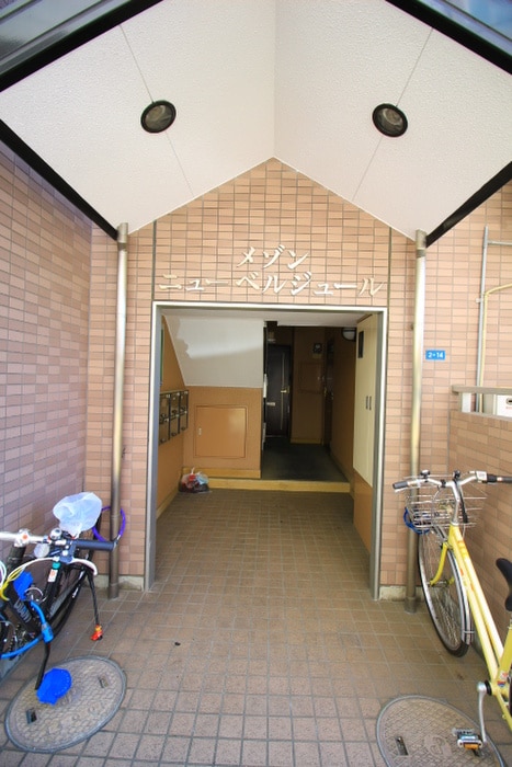 物件外観写真2　(エントランス部分)