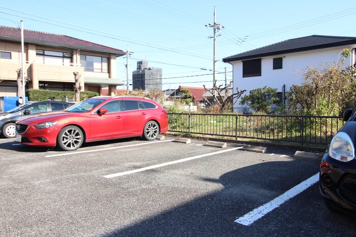 物件外観写真4　(駐車場)