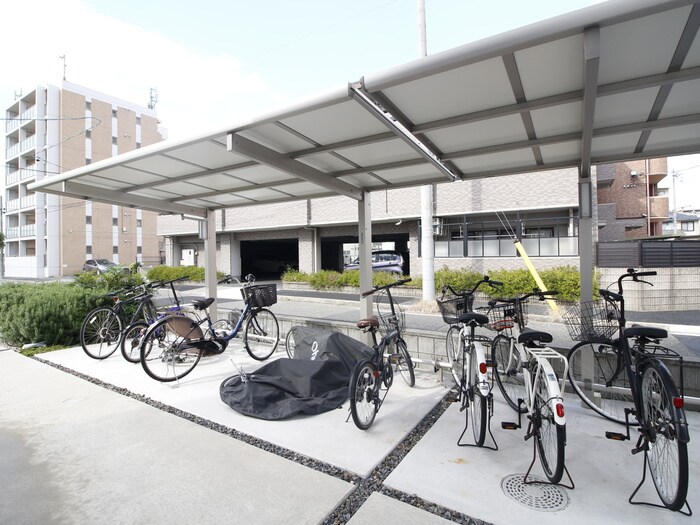 物件外観写真2　(駐輪場)