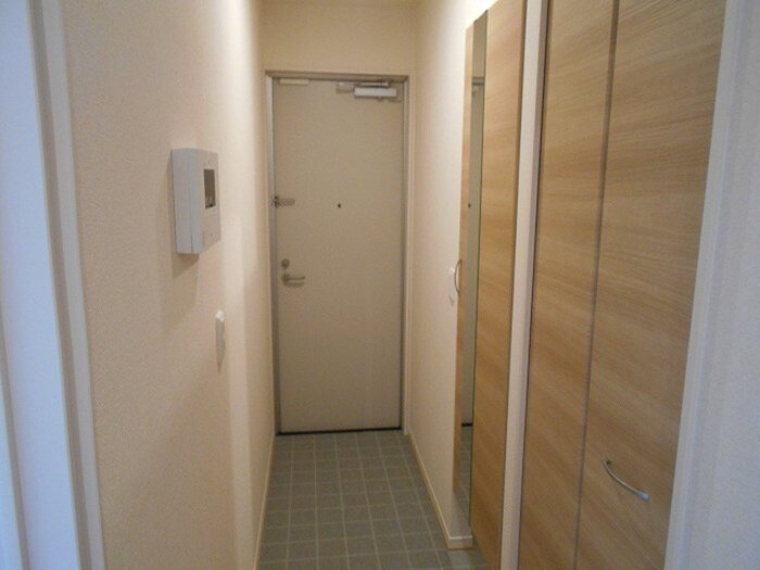 物件内観写真7　(玄関)