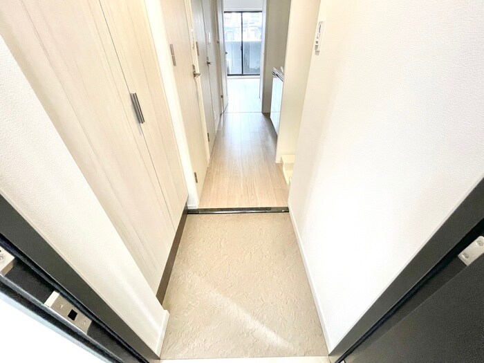 物件内観写真7　(玄関)