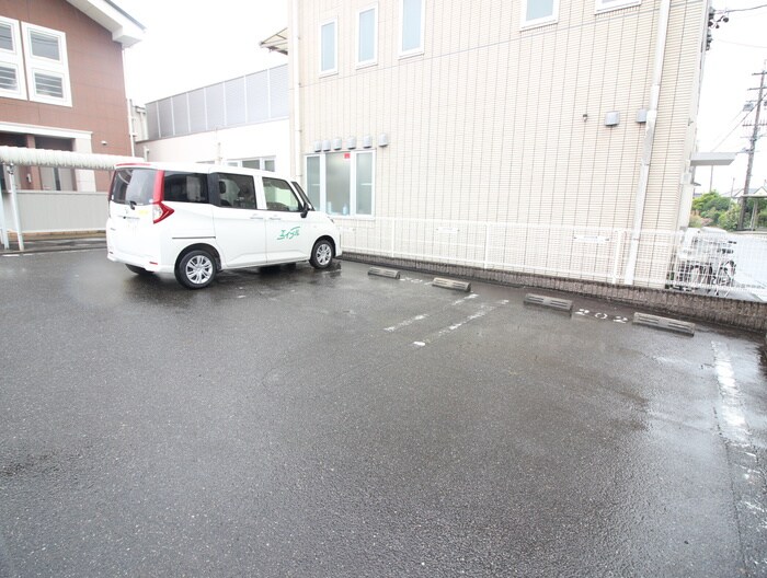 物件外観写真2　(駐車場)