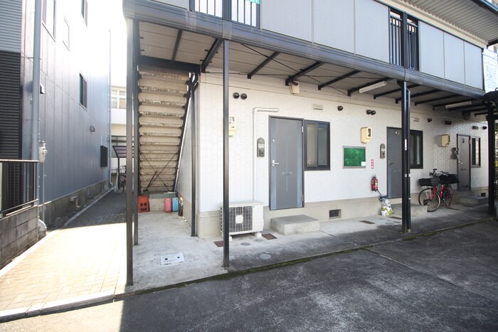 物件外観写真4　(エントランス部分)