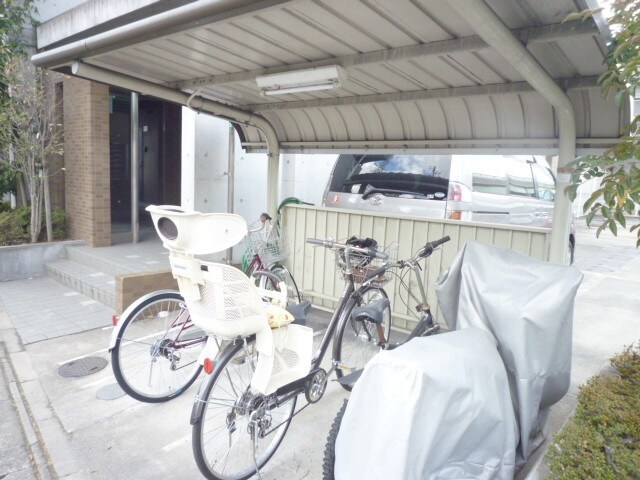 物件外観写真3　(駐輪場)