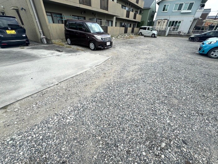 物件外観写真6　(駐車場)