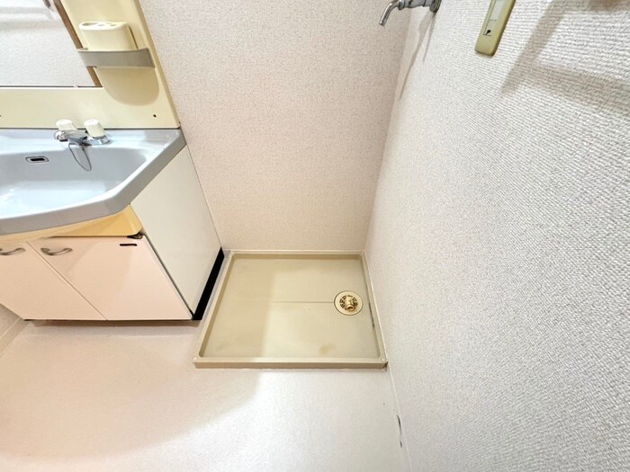 物件内観写真13　(洗濯機置場)