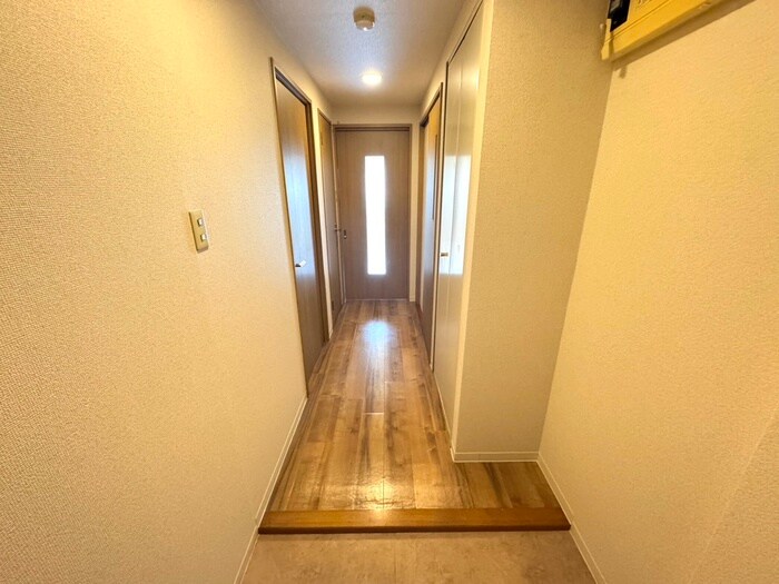 物件内観写真14　(廊下)