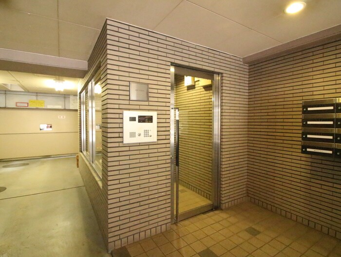 物件外観写真5　(エントランス部分)