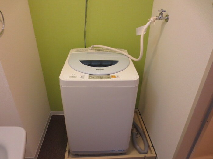 物件内観写真12　(洗濯機置場)