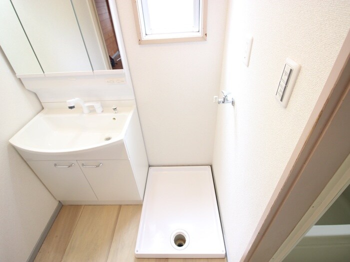 物件内観写真12　(洗濯機置場)