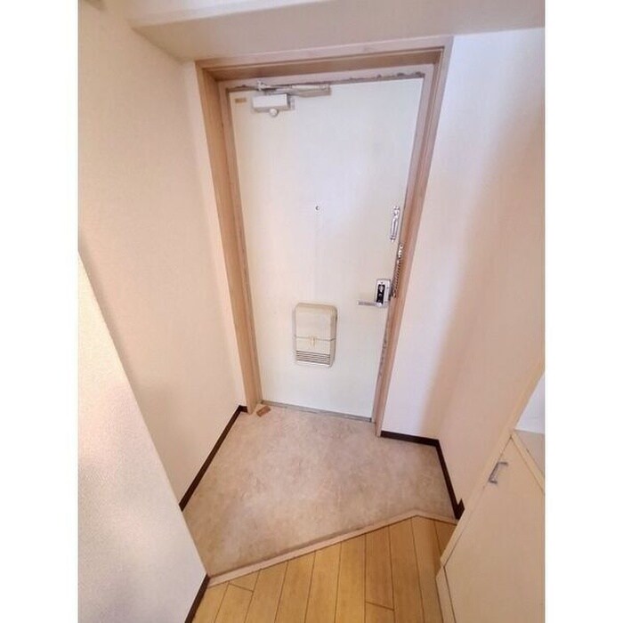 物件内観写真3　(玄関)