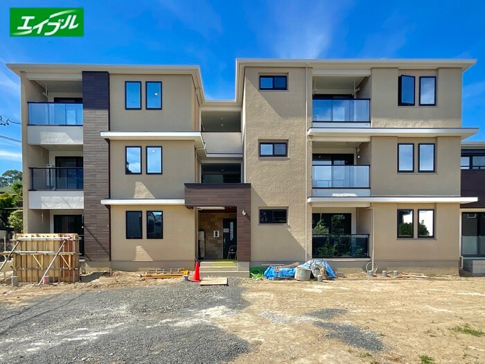 物件外観写真1　(建築中)