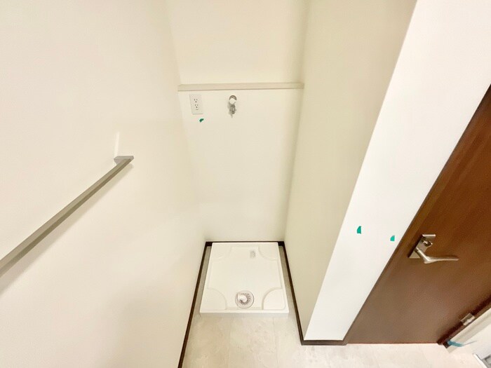 物件内観写真16　(洗濯機置場)