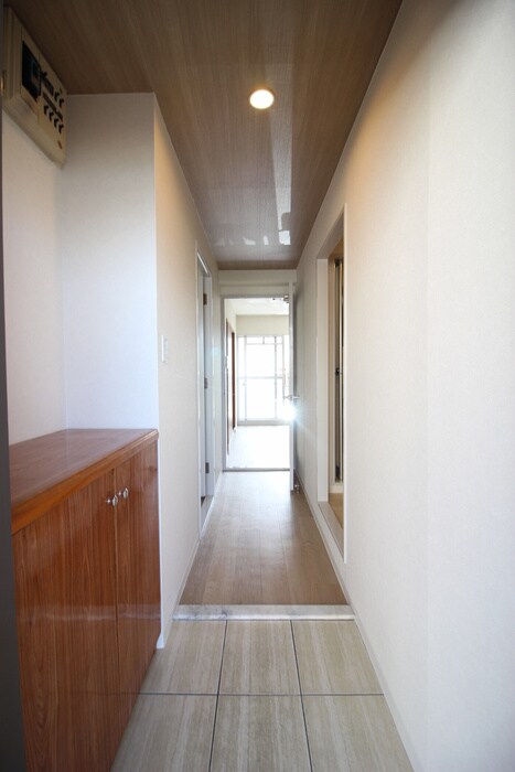 物件内観写真3　(玄関)