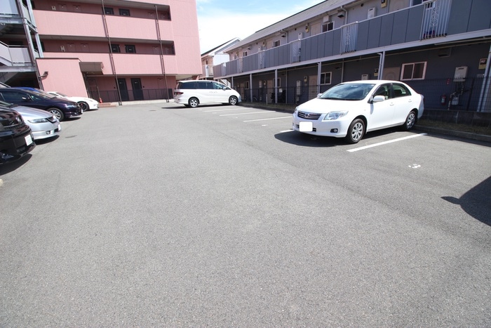 物件外観写真3　(駐車場)