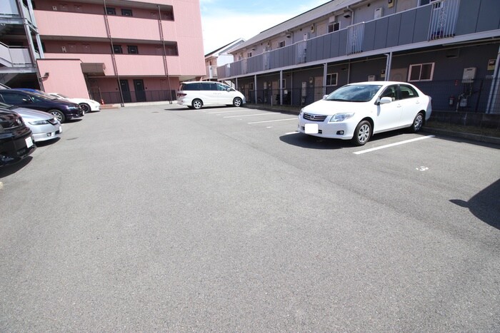 物件外観写真3　(駐車場)