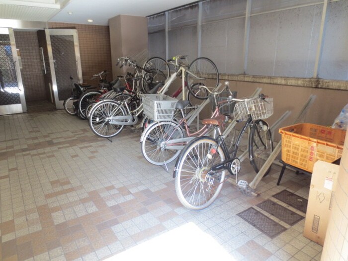 物件外観写真4　(駐輪場)