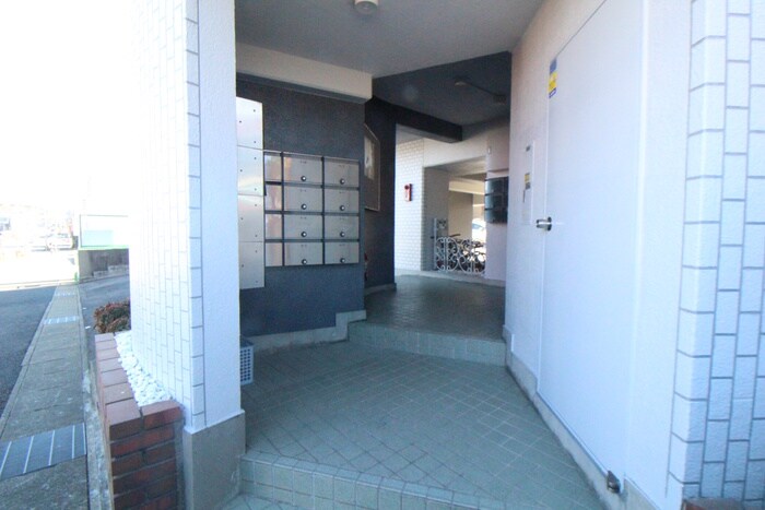 物件外観写真2　(エントランス部分)