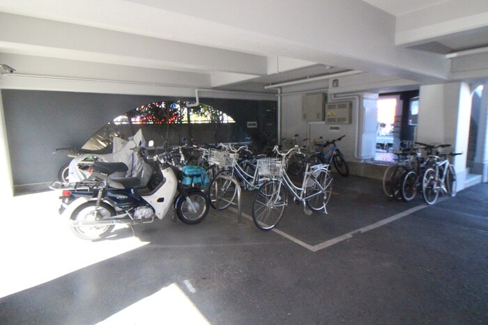 物件外観写真3　(駐輪場)