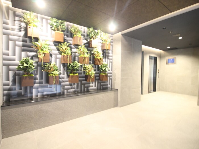 物件外観写真6　(エントランス部分)